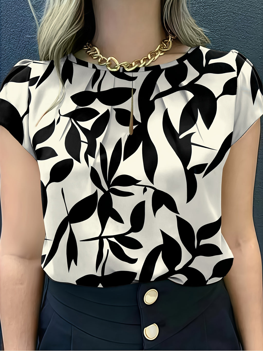 Women'S Casual Blue Floral Print Short Sleeve Blouse - Ruched Bust, Crew Neck, Relaxed Fit for Spring\u002FSummer, Weekend Attire, Casual Wear|Floral Print Top|Ruched Detailing